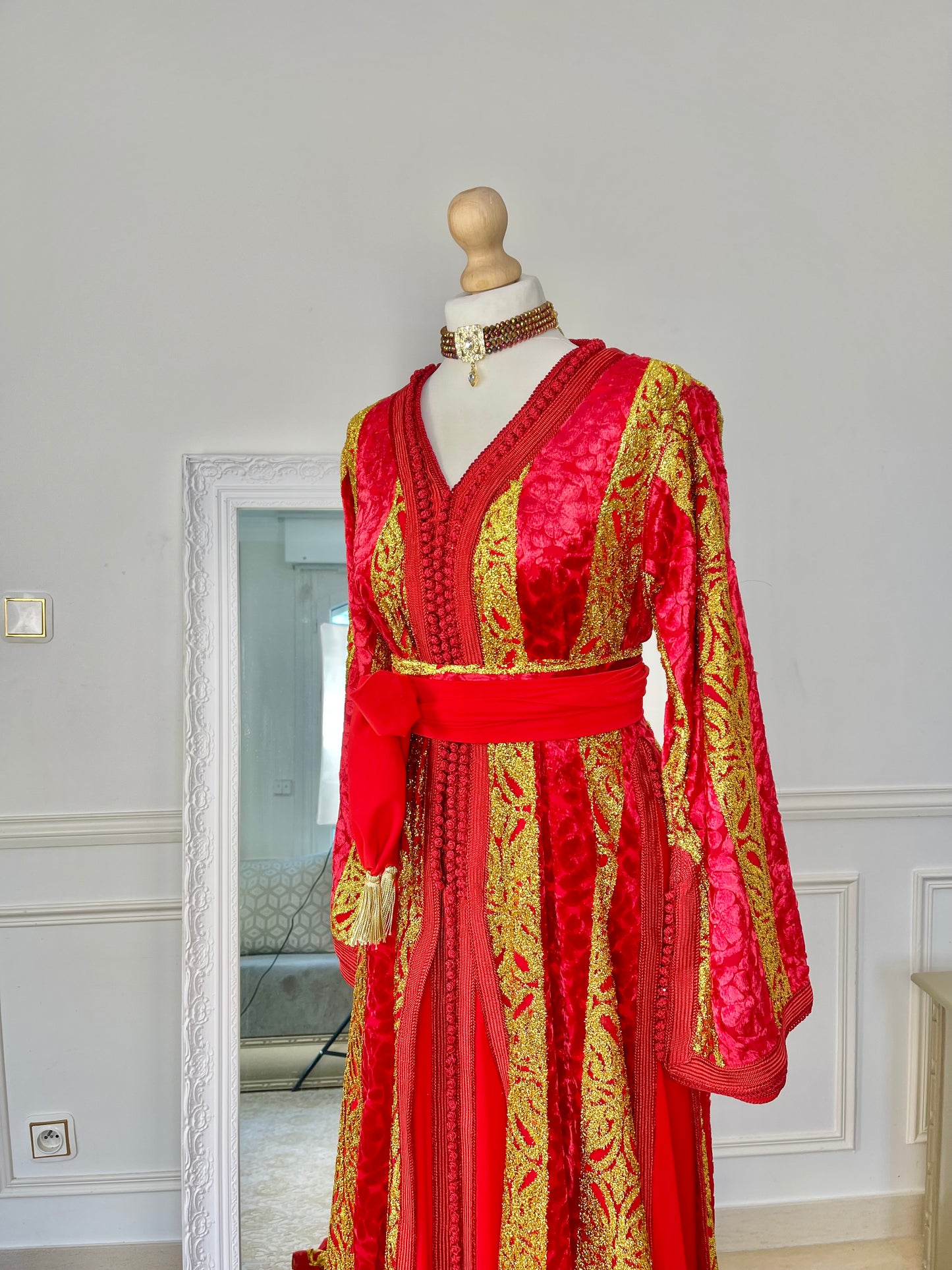 Tekcheta Manel rouge