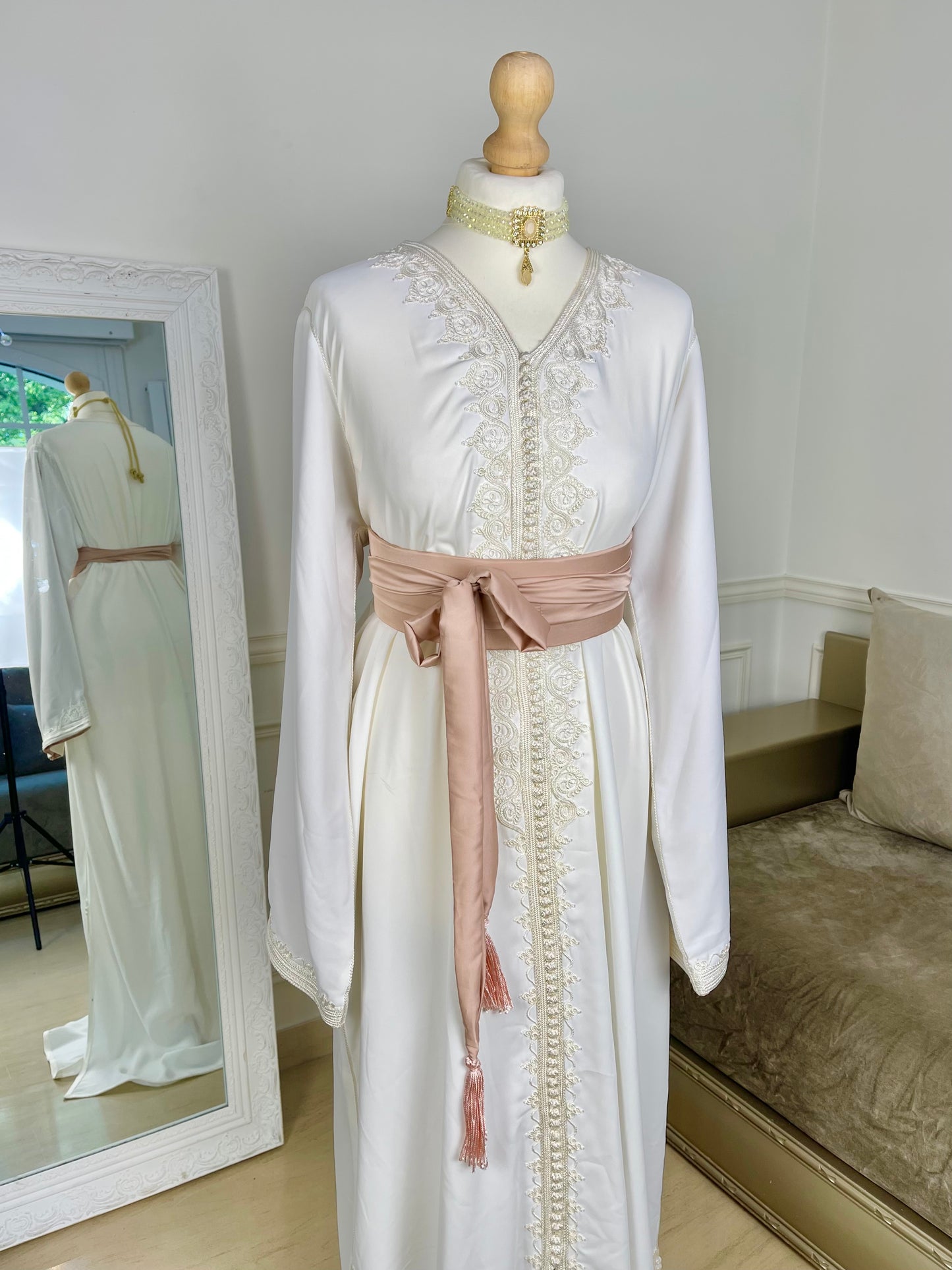 Caftan Najah blanc et rose
